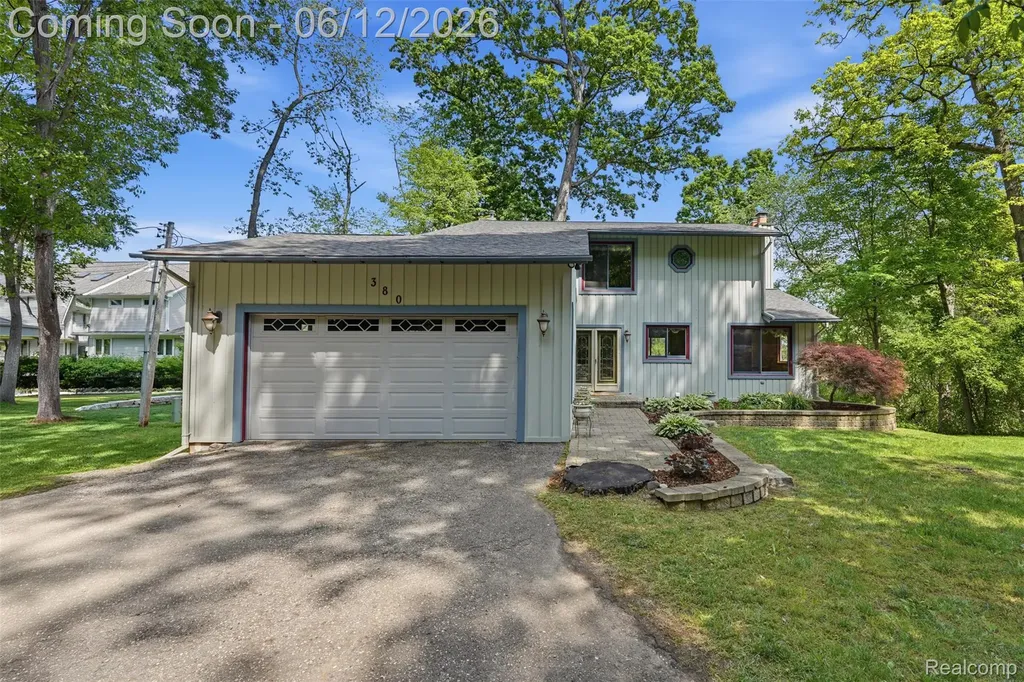 380 Sunset White Lake Charter Township MI 48383