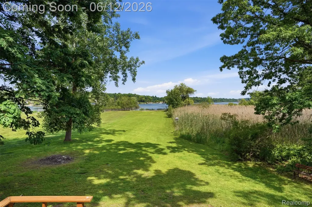 380 Sunset White Lake Charter Township MI 48383