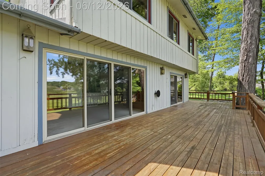 380 Sunset White Lake Charter Township MI 48383