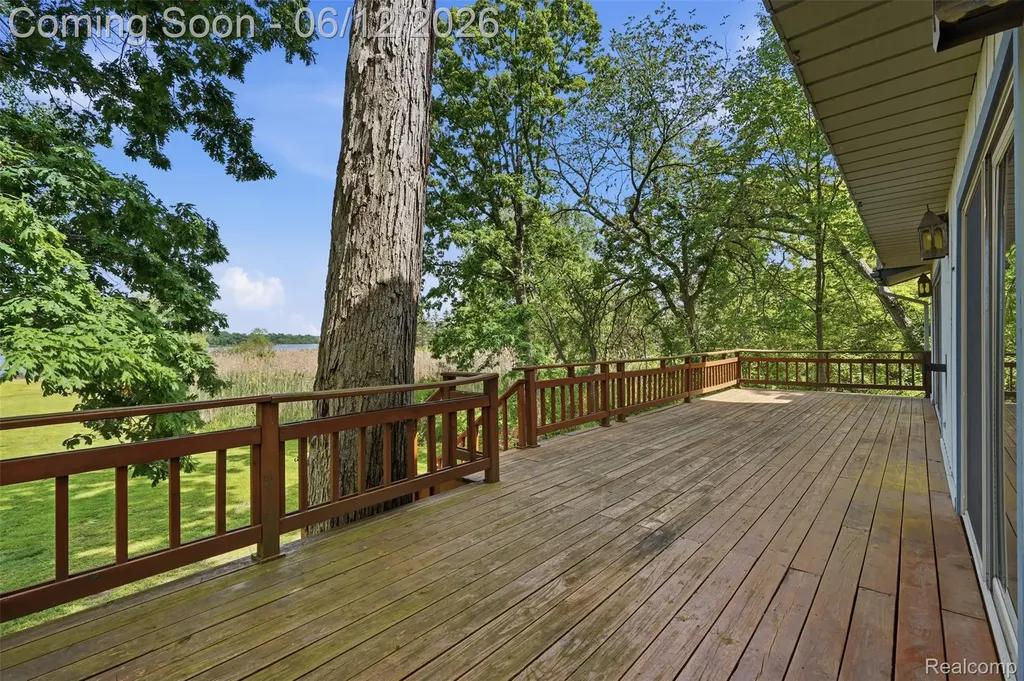 380 Sunset White Lake Charter Township MI 48383