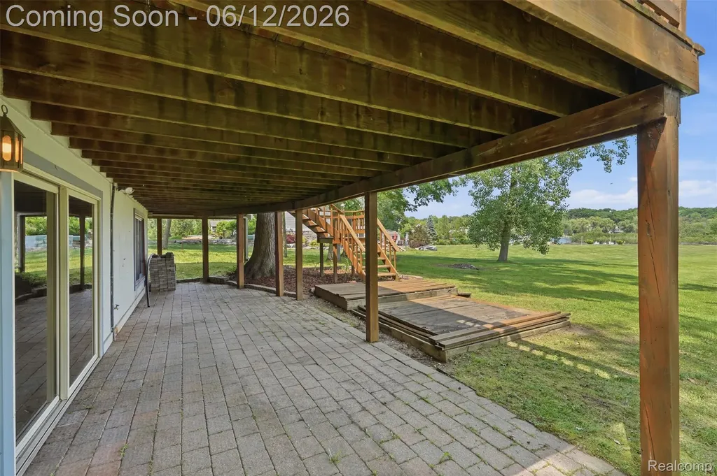 380 Sunset White Lake Charter Township MI 48383