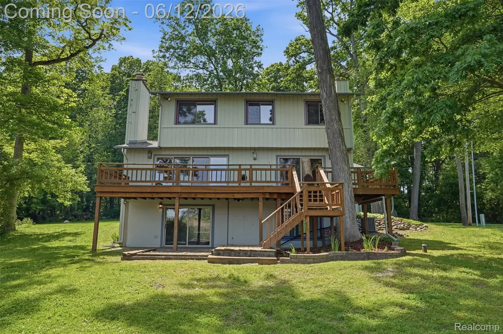 380 Sunset White Lake Charter Township MI 48383