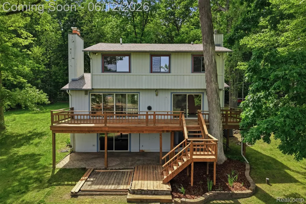 380 Sunset White Lake Charter Township MI 48383