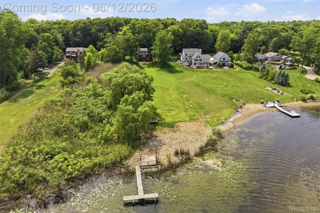 380 Sunset White Lake Charter Township MI 48383