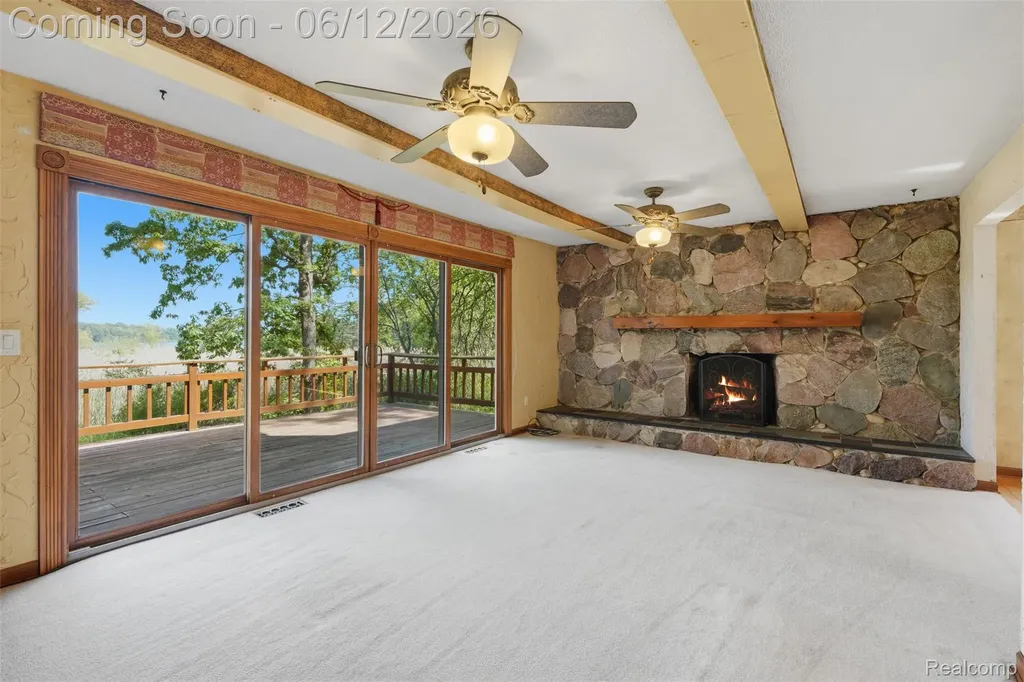 380 Sunset White Lake Charter Township MI 48383