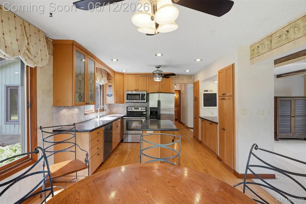 380 Sunset White Lake Charter Township MI 48383