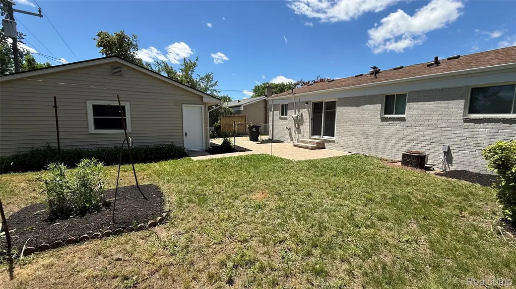 805 S Carlson Street Westland City MI 48186