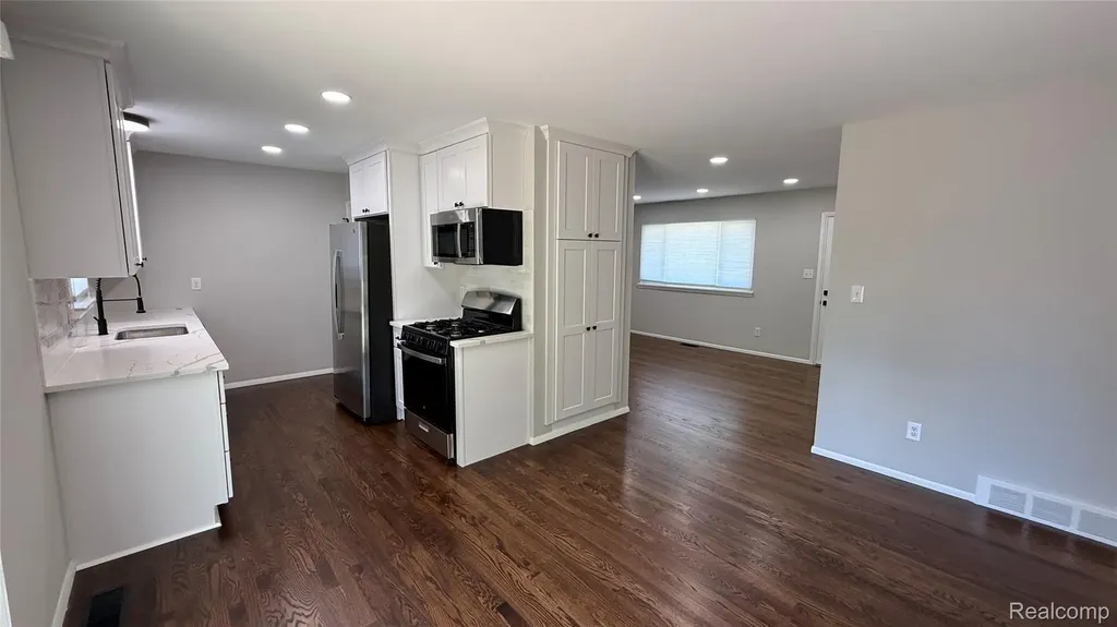 805 S Carlson Street Westland City MI 48186