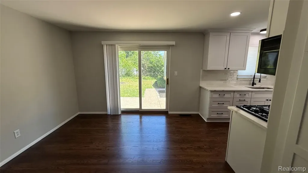 805 S Carlson Street Westland City MI 48186