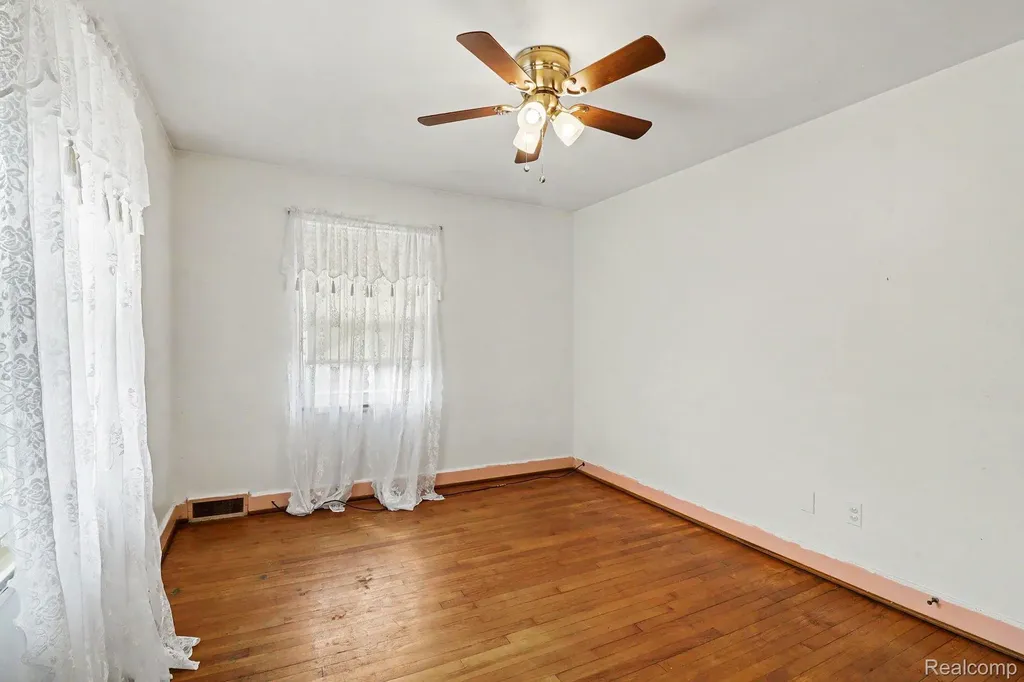 12851 E Outer Drive Detroit City MI 48224