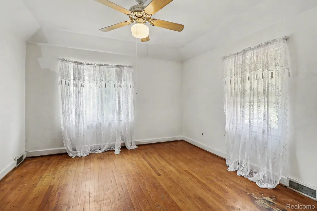 12851 E Outer Drive Detroit City MI 48224