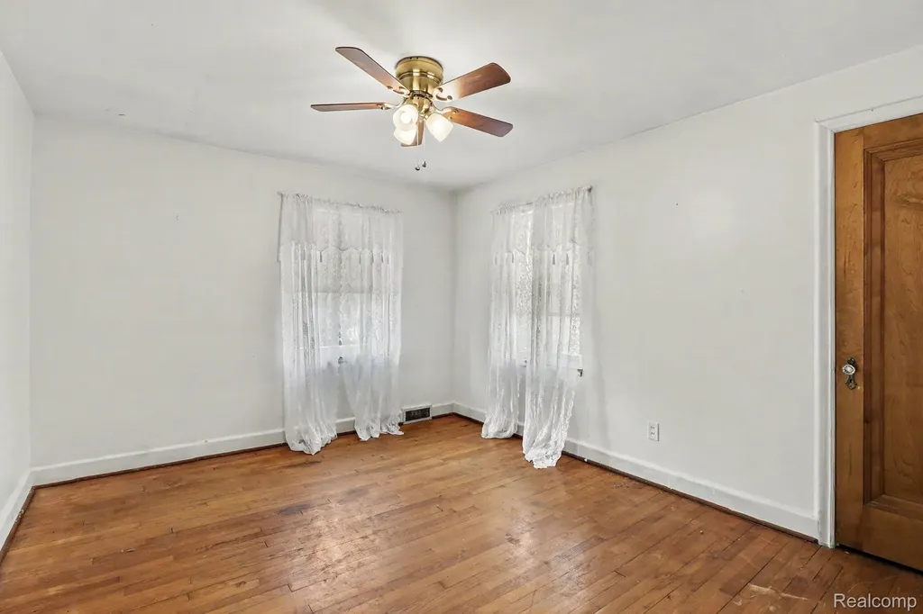 12851 E Outer Drive Detroit City MI 48224