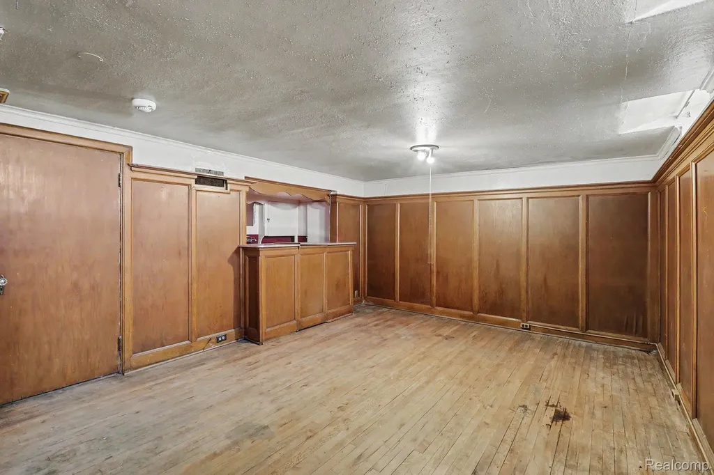 12851 E Outer Drive Detroit City MI 48224