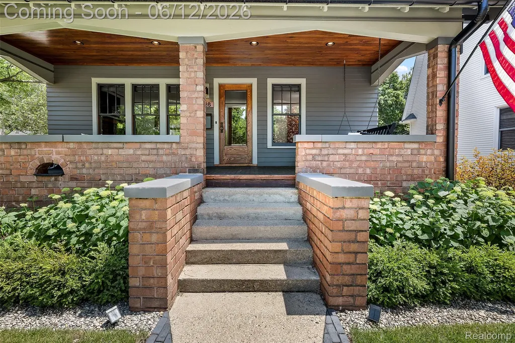 728 N Washington Avenue Royal Oak City MI 48067