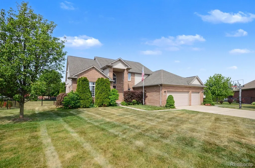 26820 Alderman Court Harrison Charter Township MI 48045