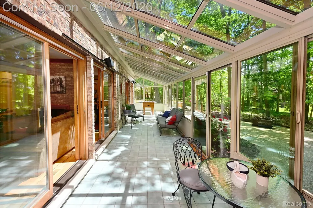 5684 Sussex Court Troy City MI 48098