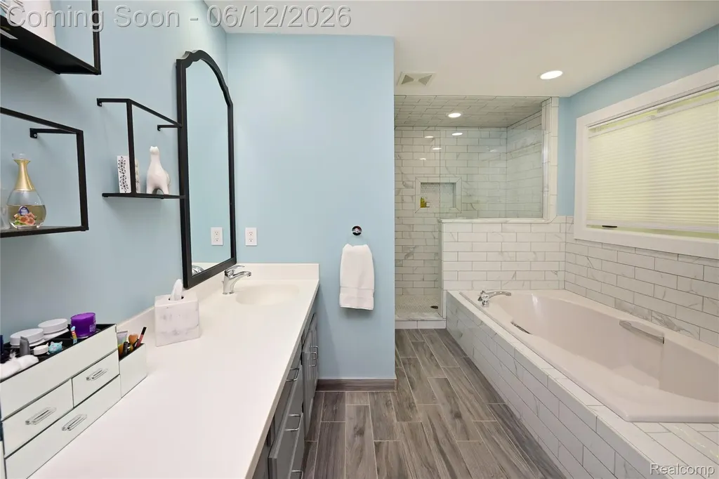 5684 Sussex Court Troy City MI 48098