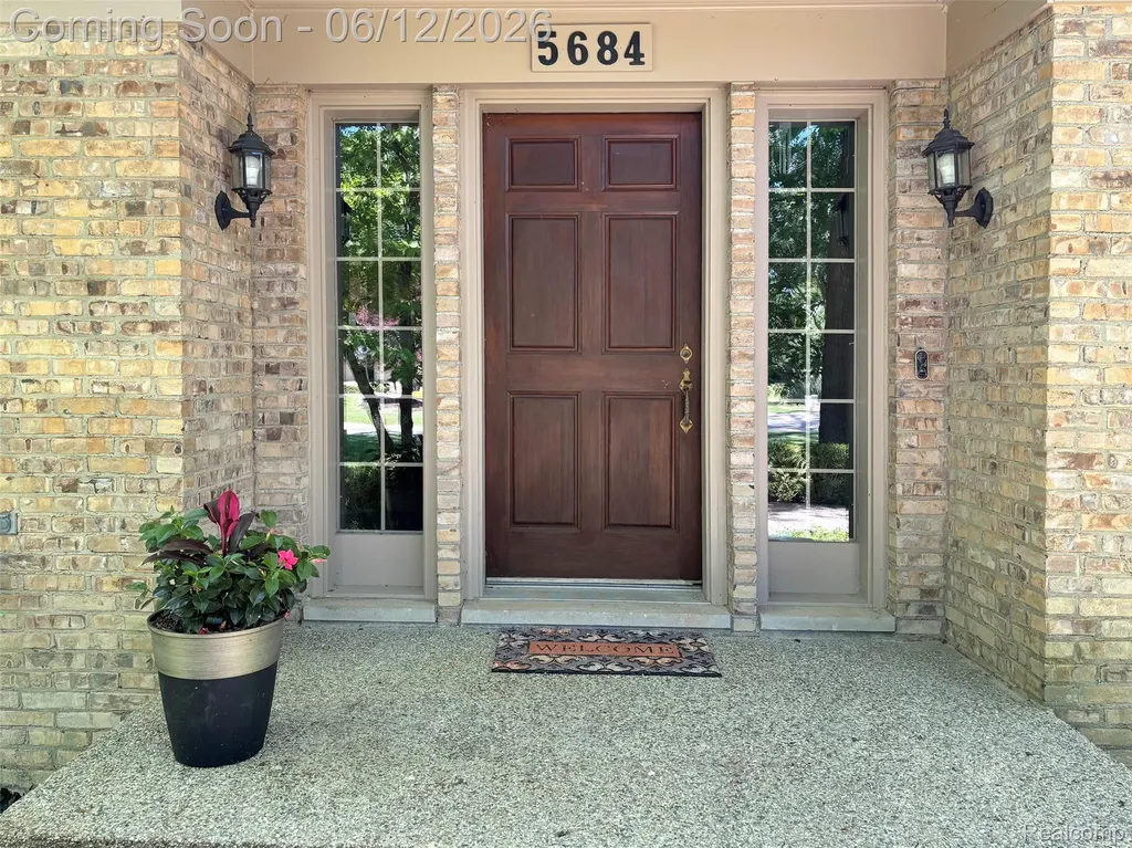 5684 Sussex Court Troy City MI 48098