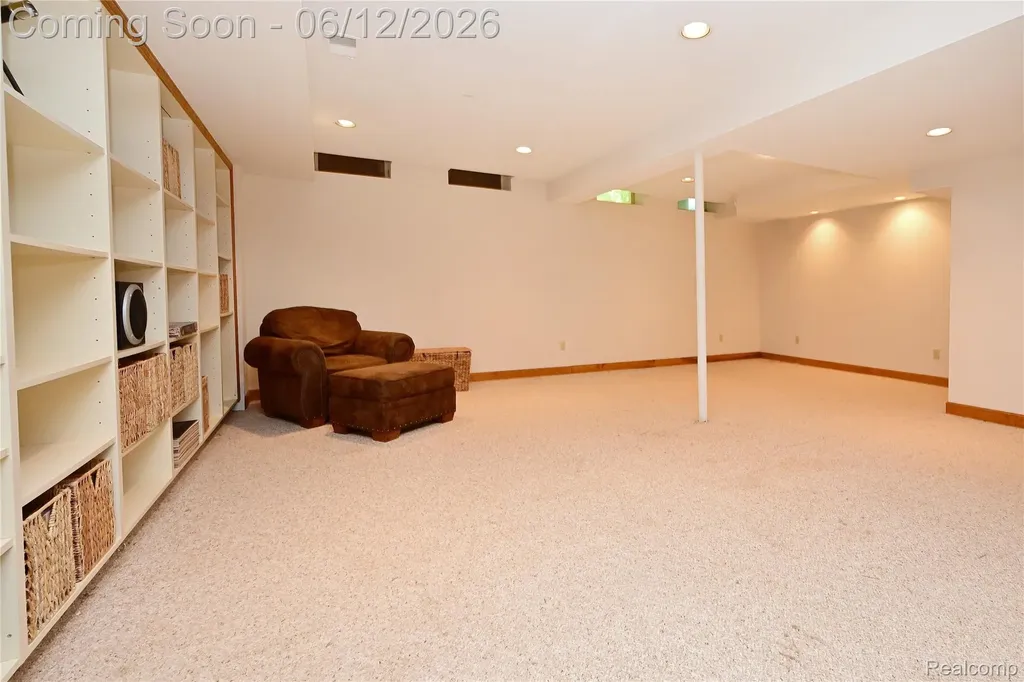 5684 Sussex Court Troy City MI 48098