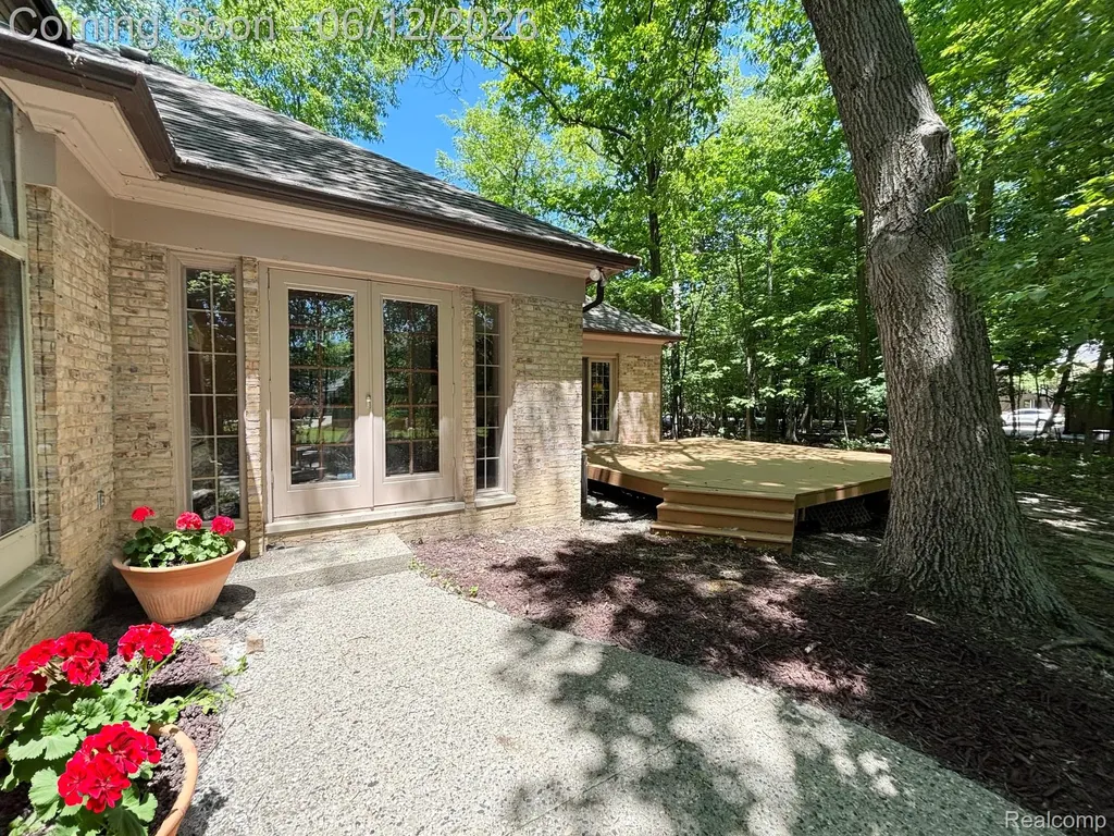 5684 Sussex Court Troy City MI 48098