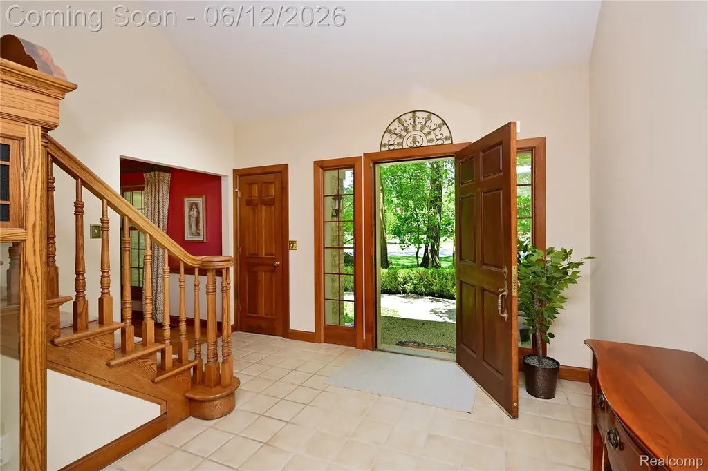 5684 Sussex Court Troy City MI 48098
