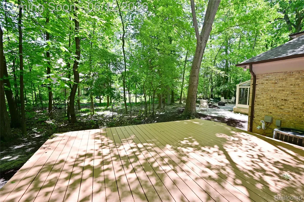 5684 Sussex Court Troy City MI 48098