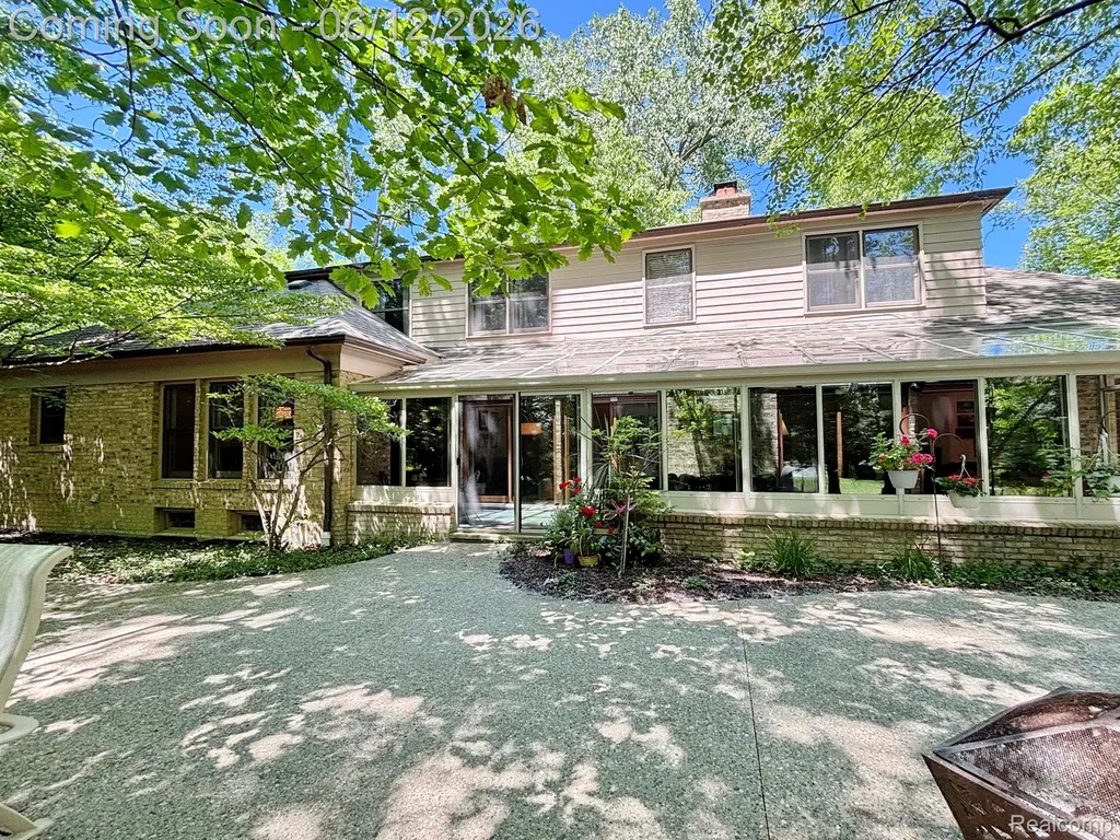 5684 Sussex Court Troy City MI 48098