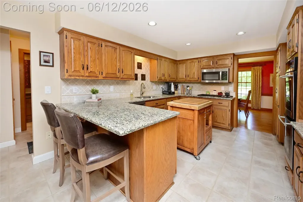 5684 Sussex Court Troy City MI 48098