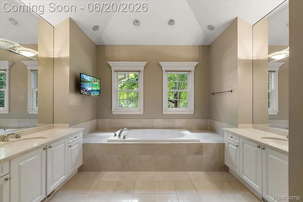 5022 Lone Pine Lane Bloomfield Hills City MI 48302