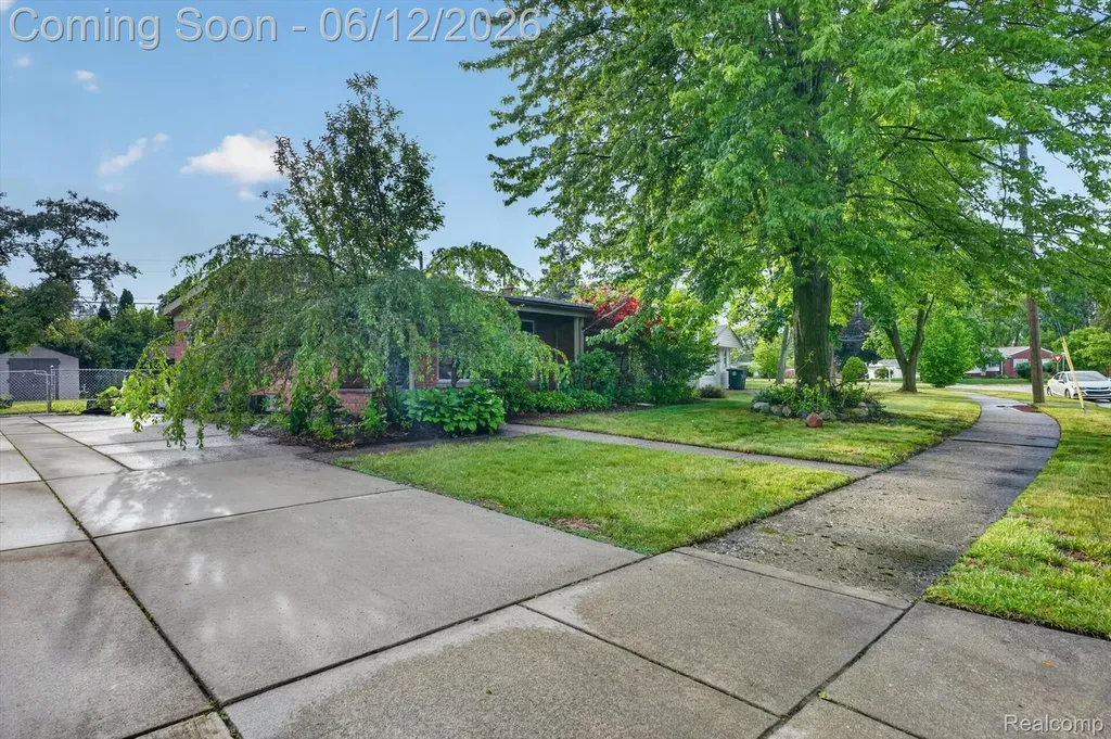 17509 Pershing Street Livonia City MI 48152