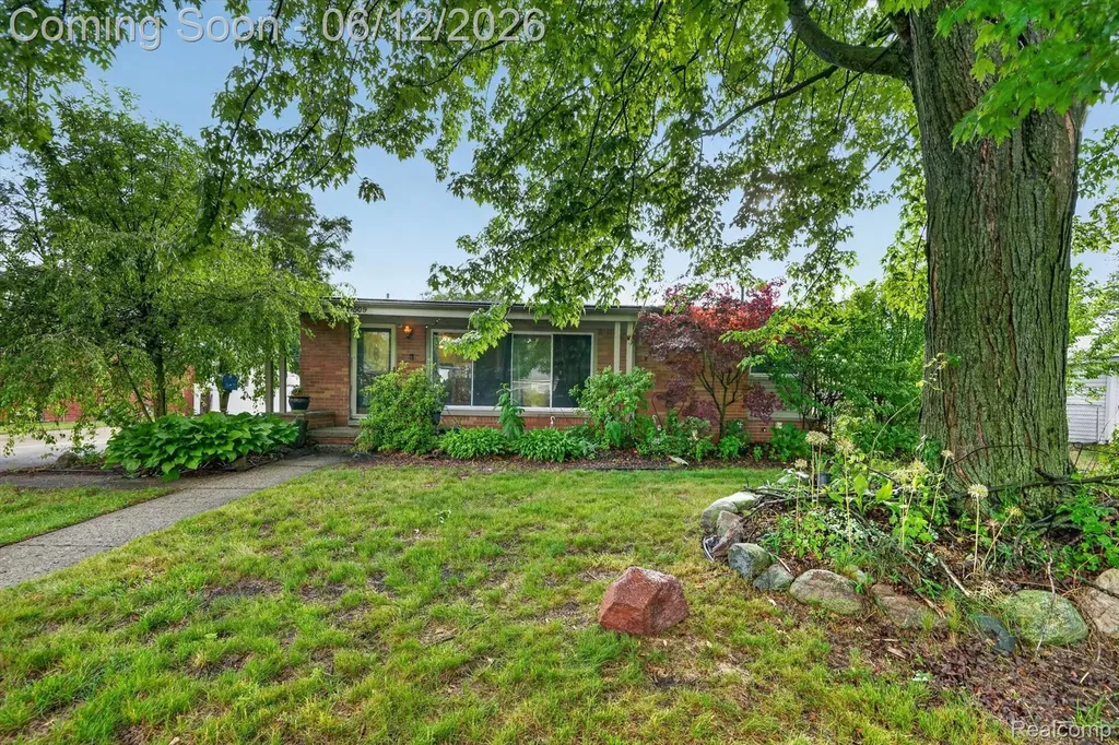 17509 Pershing Street Livonia City MI 48152