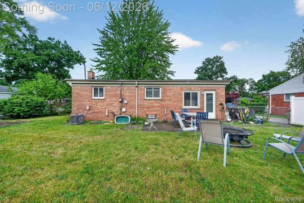 17509 Pershing Street Livonia City MI 48152