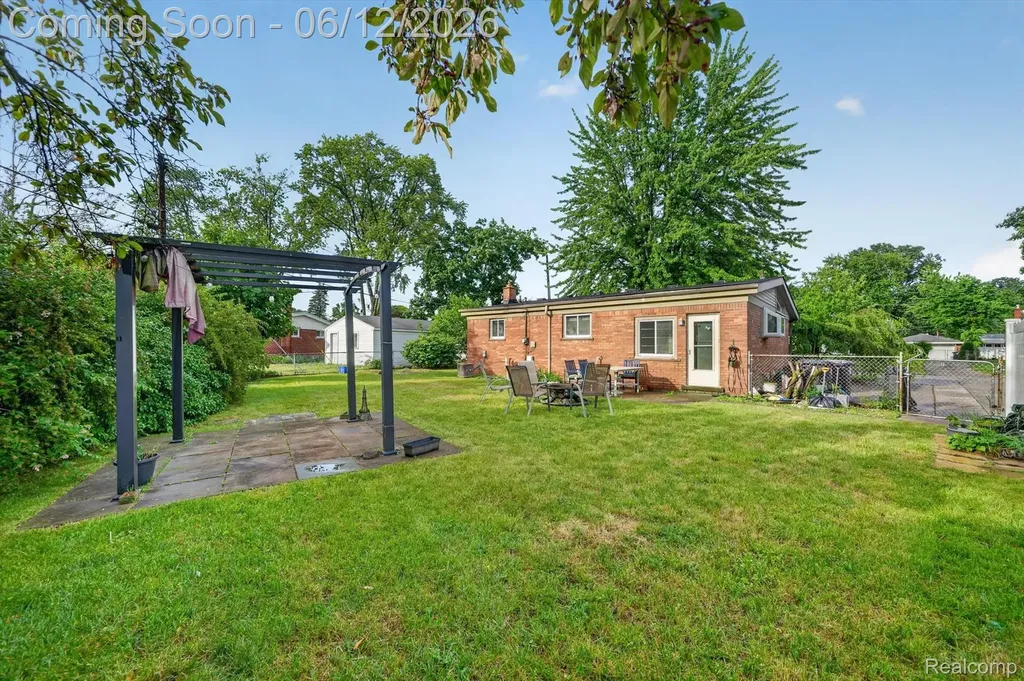 17509 Pershing Street Livonia City MI 48152