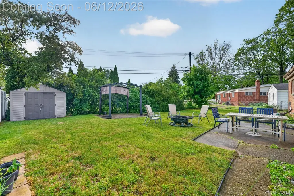 17509 Pershing Street Livonia City MI 48152