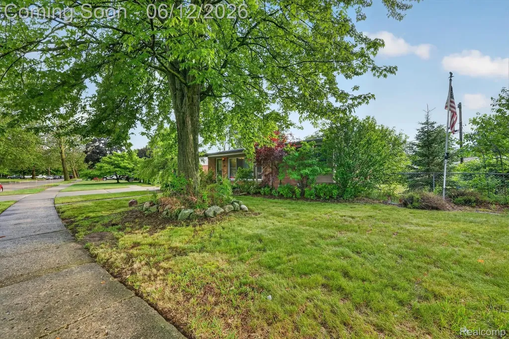 17509 Pershing Street Livonia City MI 48152