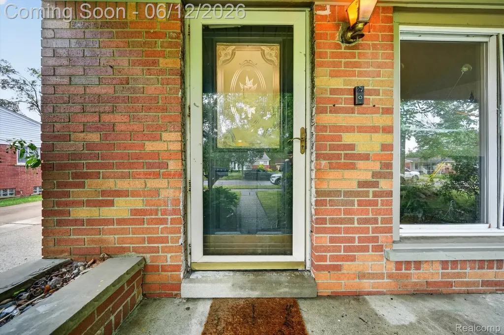 17509 Pershing Street Livonia City MI 48152
