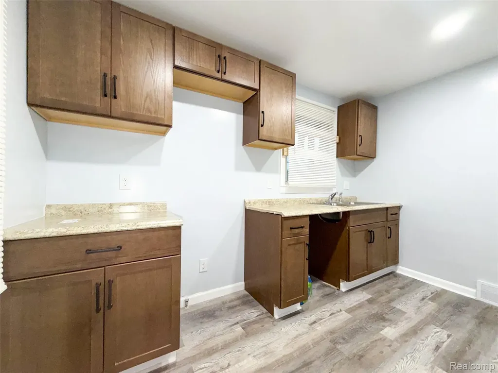17240 Hoover Street Detroit City MI 48205