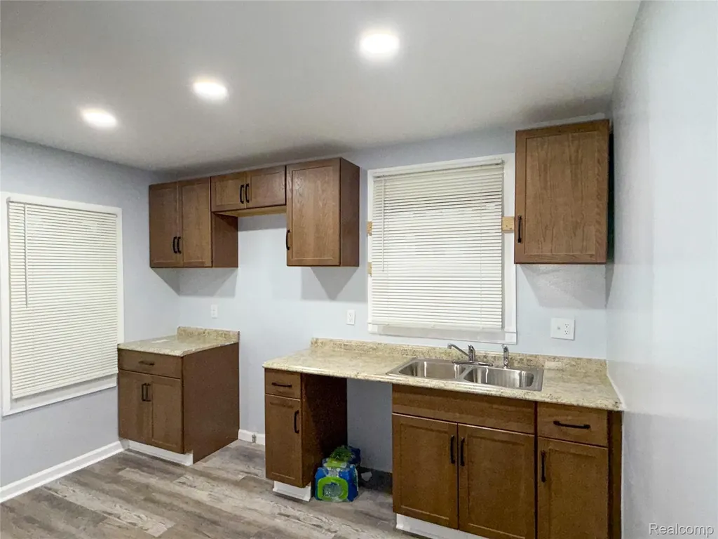 17240 Hoover Street Detroit City MI 48205