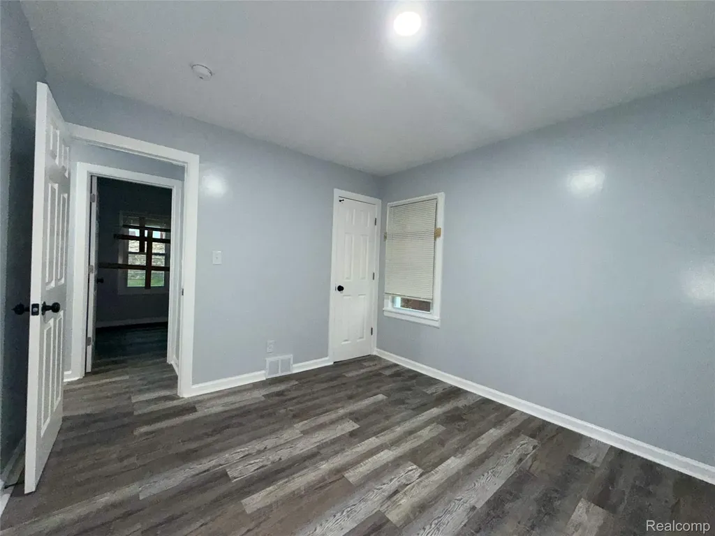 17240 Hoover Street Detroit City MI 48205