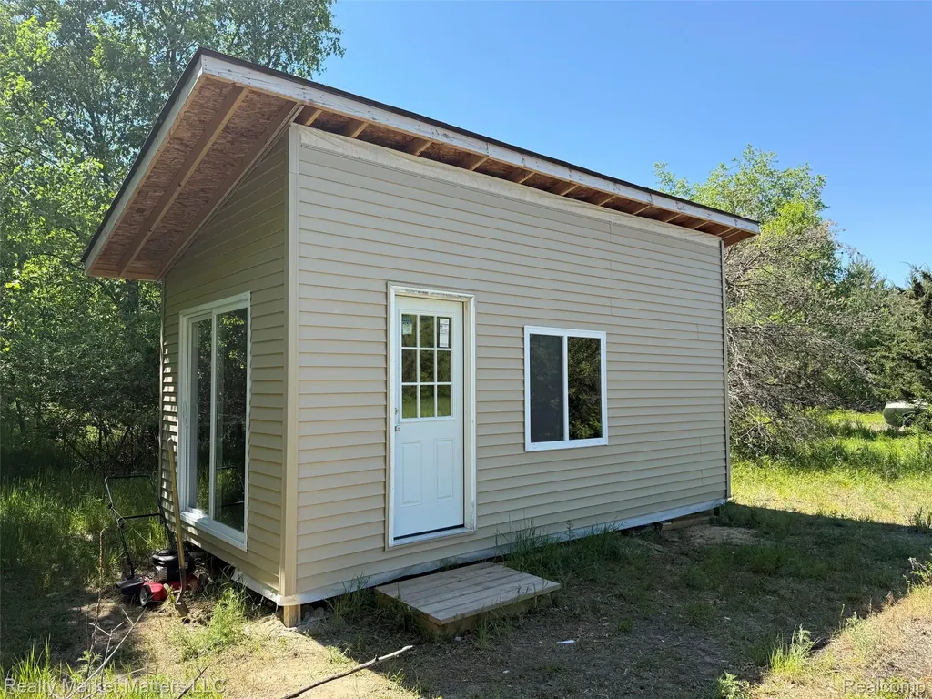 5400 Snow Den Trail Marathon Township MI 48421