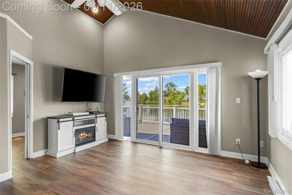 4661 Sashabaw Road Waterford Charter Township MI 48329