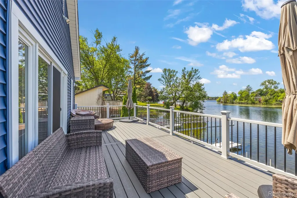 4661 Sashabaw Road Waterford Charter Township MI 48329