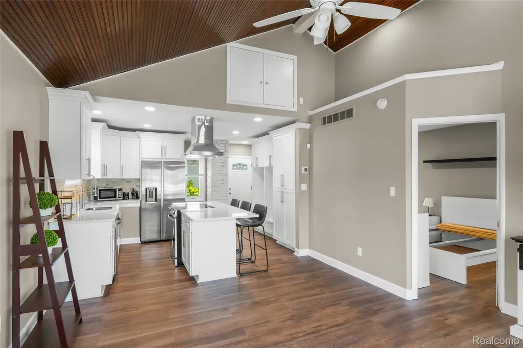 4661 Sashabaw Road Waterford Charter Township MI 48329