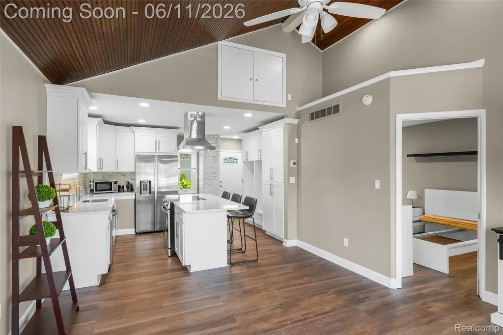 4661 Sashabaw Road Waterford Charter Township MI 48329