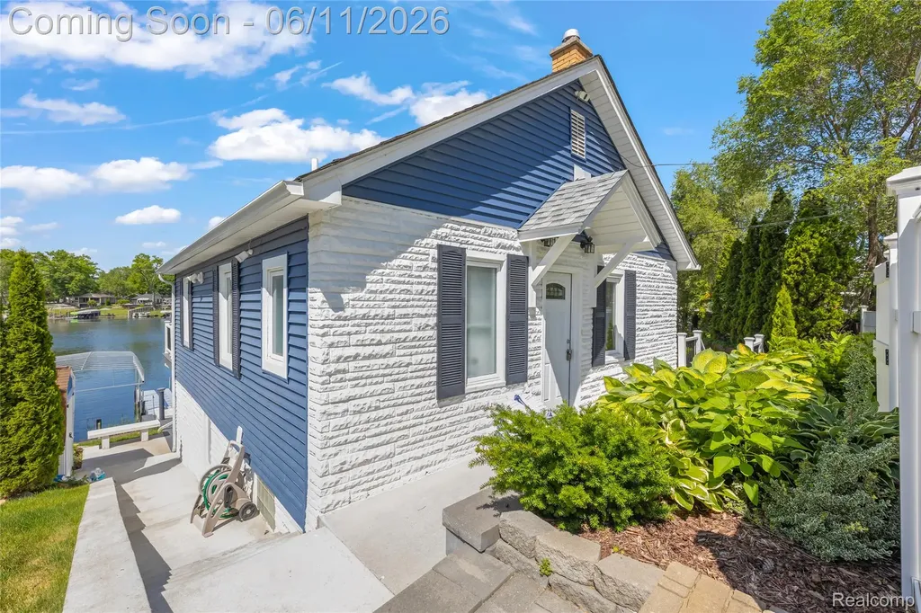 4661 Sashabaw Road Waterford Charter Township MI 48329