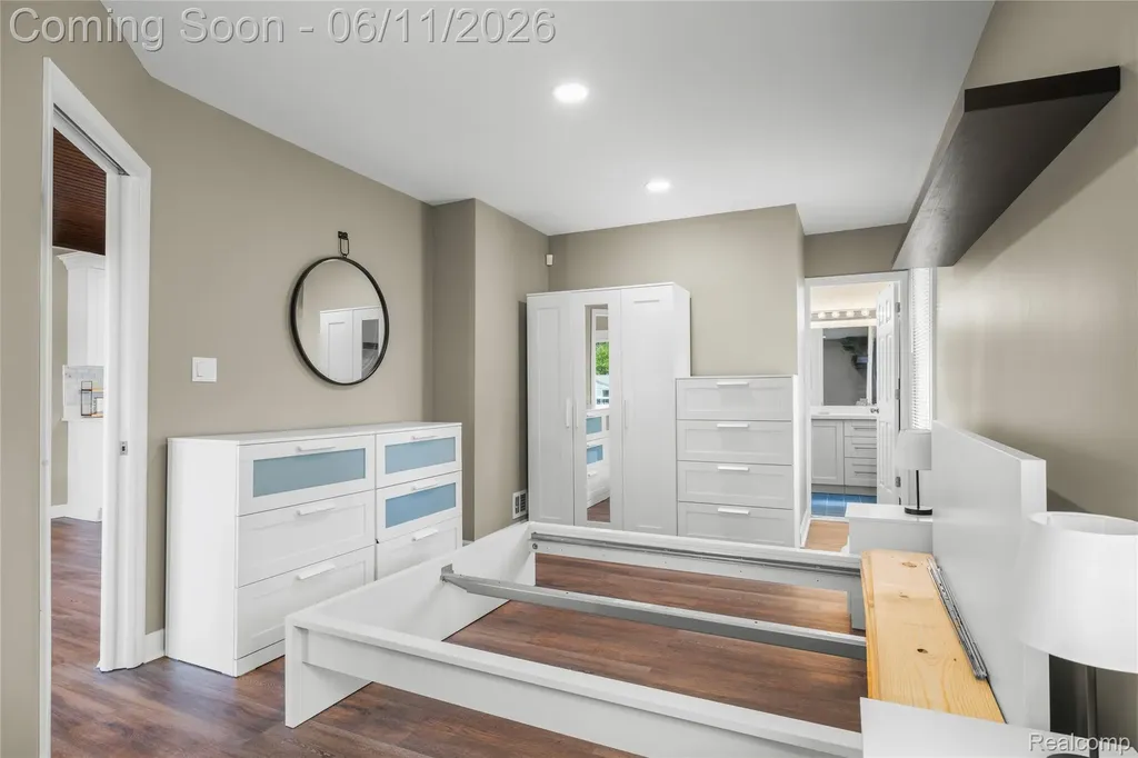4661 Sashabaw Road Waterford Charter Township MI 48329
