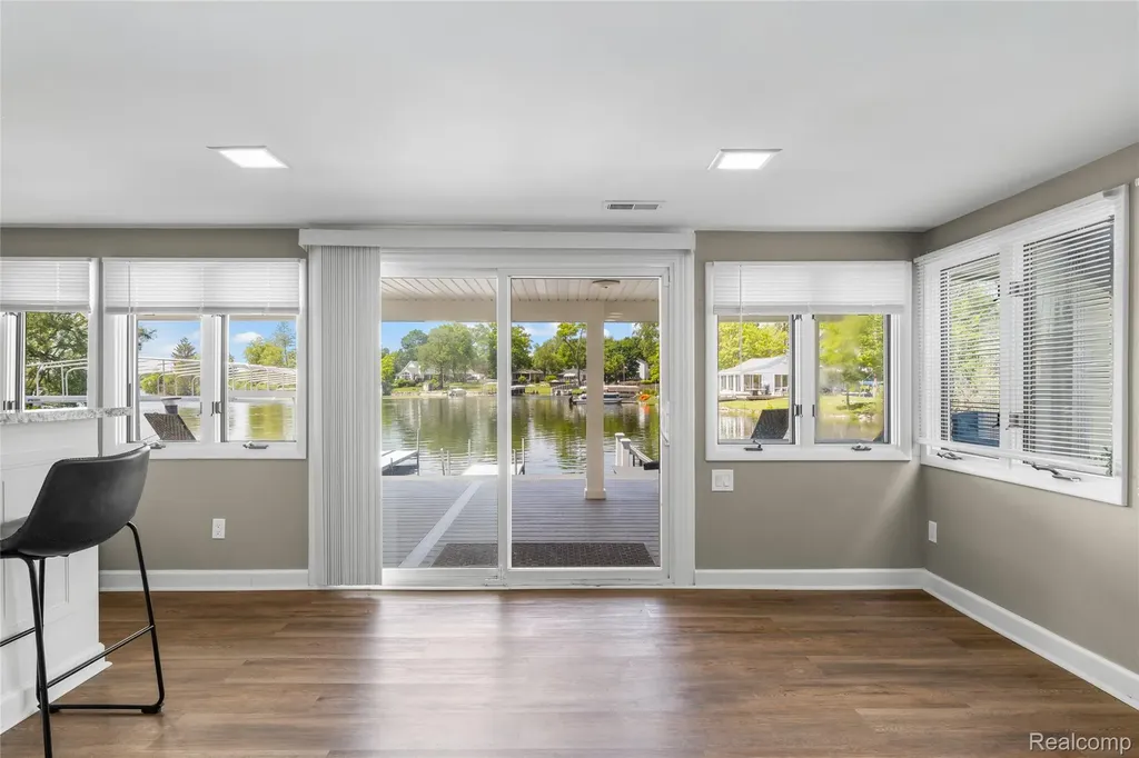 4661 Sashabaw Road Waterford Charter Township MI 48329