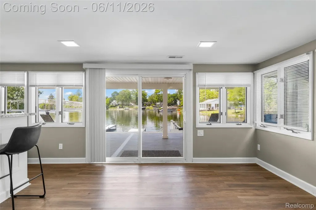 4661 Sashabaw Road Waterford Charter Township MI 48329
