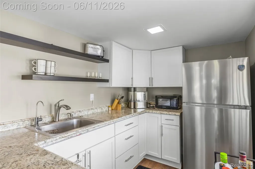 4661 Sashabaw Road Waterford Charter Township MI 48329