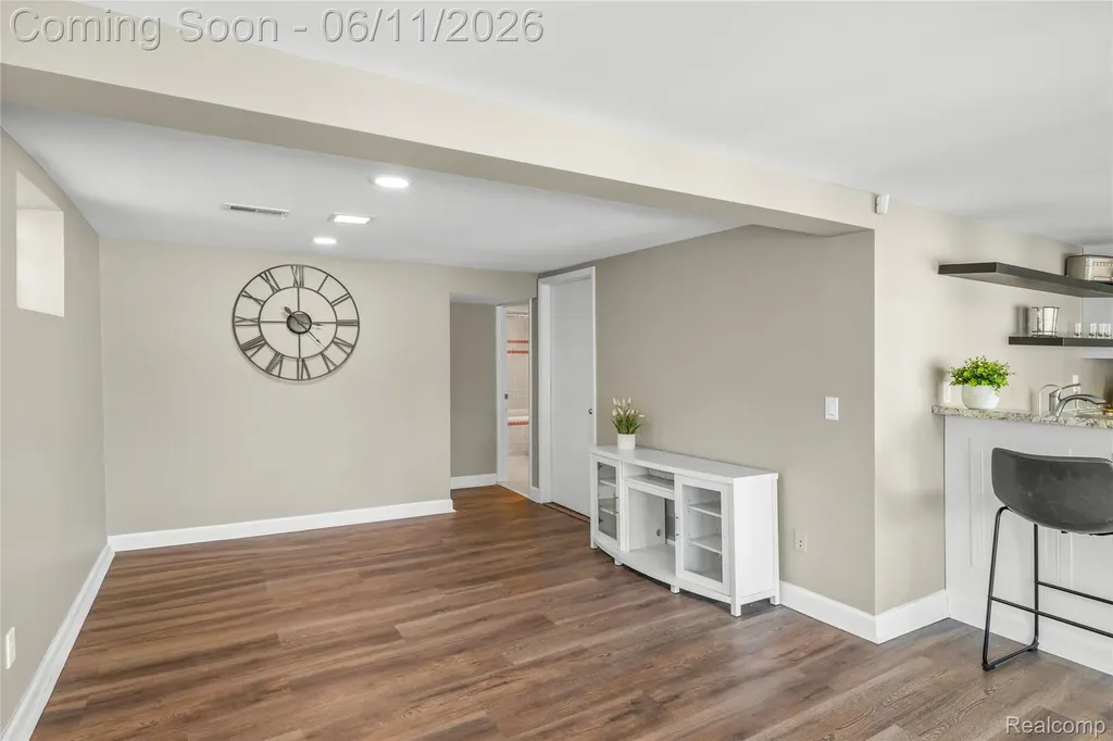 4661 Sashabaw Road Waterford Charter Township MI 48329